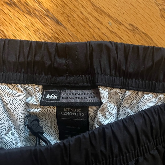 REI Men's Black rain pains  Joggers - Picture 2 of 3